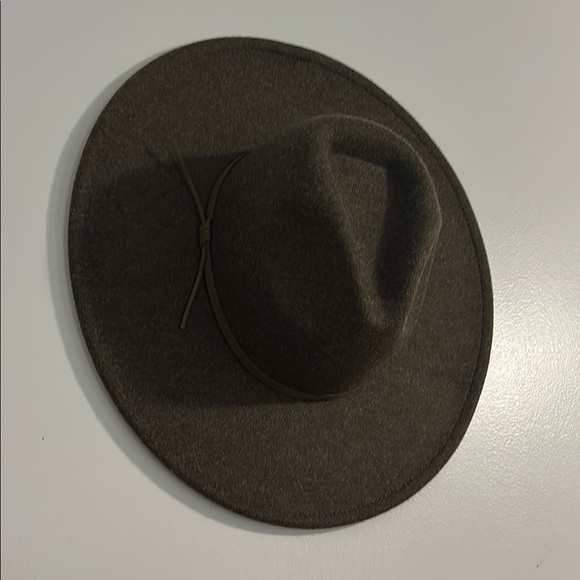 Stylish Dark Green Hat - Picture 1 of 3